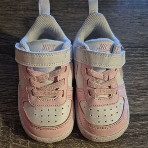 Nike Kids Sneakers in Pink and White